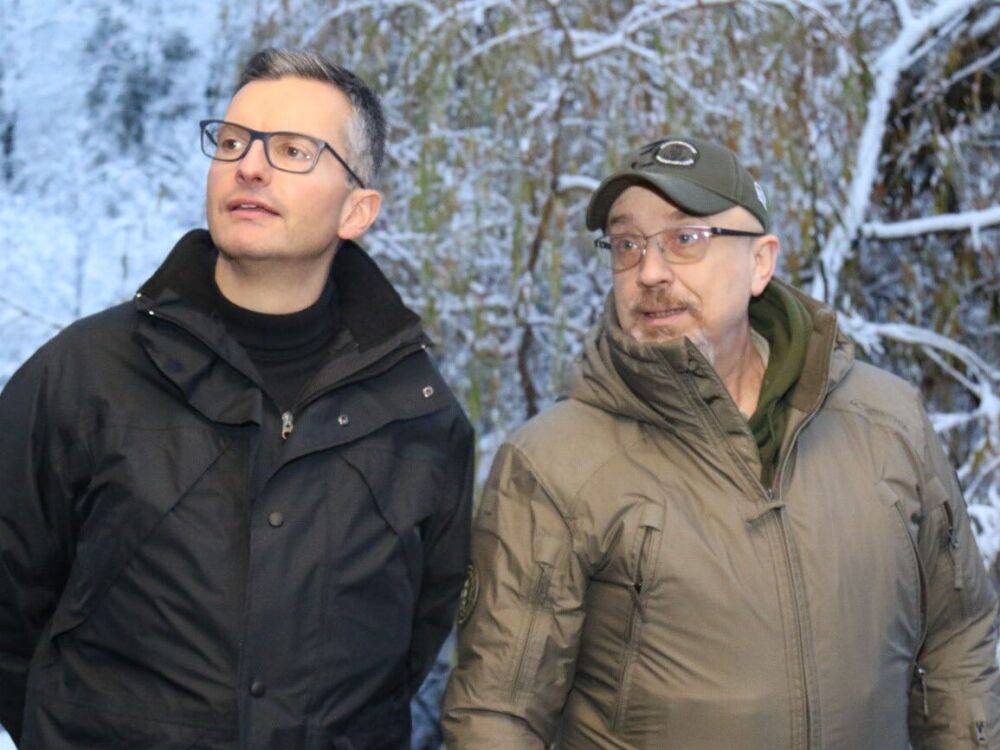 Резников и глава минобороны Словении обсудили возможности послевоенного восстановления Украины