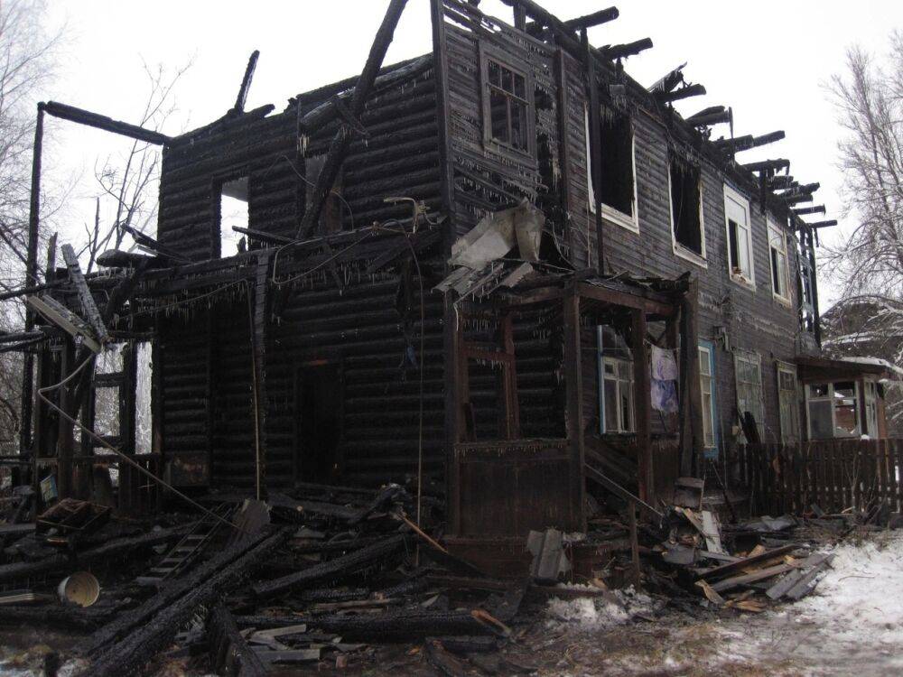 В Кувшиново из горящего дома спасли женщину