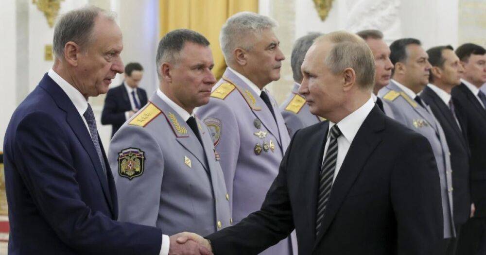 Паранойя и теории заговора: СМИ выяснили, как друзья Путина склонили его к войне с Украиной