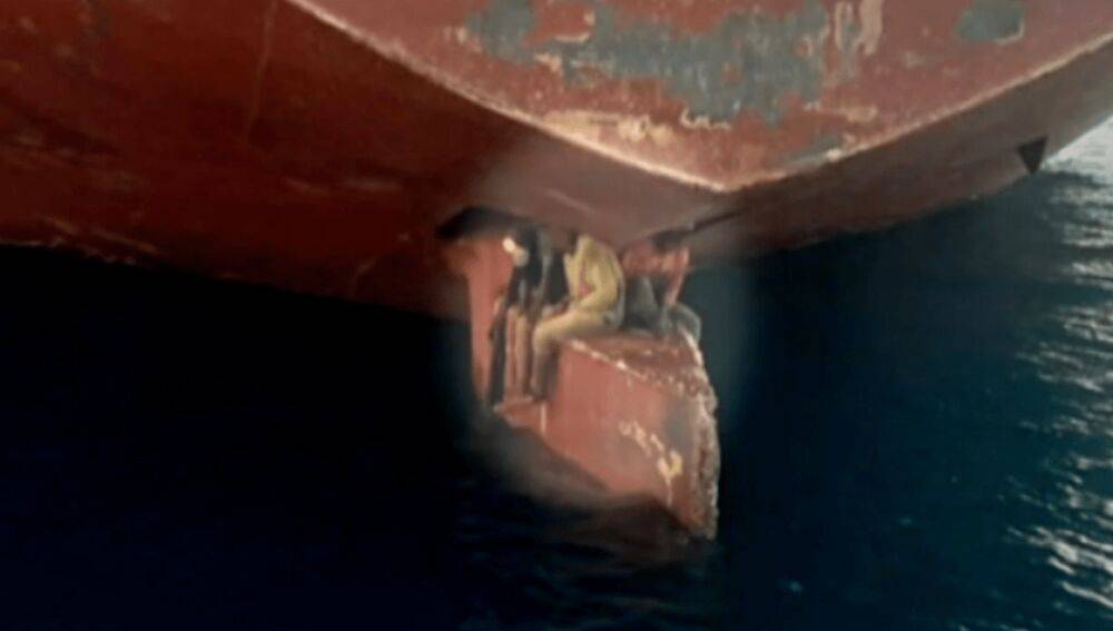 Мигранты из Нигерии плыли на Канарские острова 11 дней на руле танкера