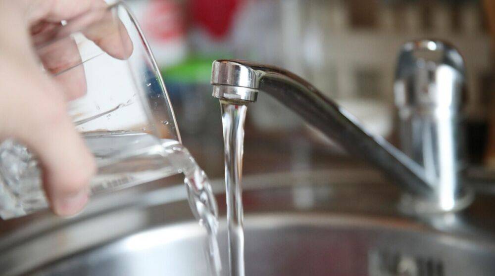 В Херсоне возобновляют подачу воды в жилые дома
