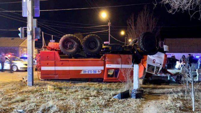 Маршрутка и пожарная машина столкнулись в Астрахани. Один человек погиб, не менее 10 пострадали
