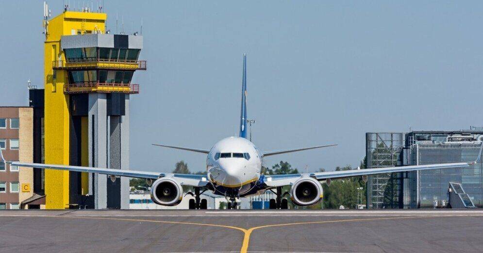 Самолет совершил аварийную посадку в аэропорту Паланги
