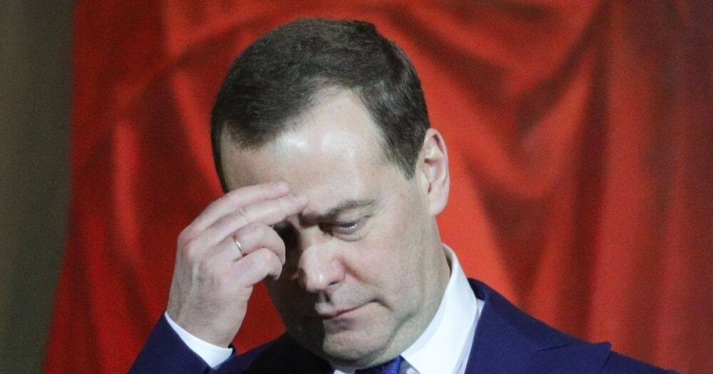 Медведев пообещал спасти мир от Сатаны, а врагам пригрозил "отправкой в геенну огненную"