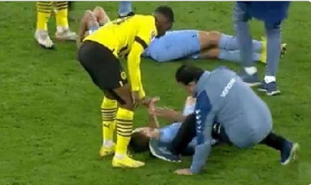 Зарядил ногой в голову, сбил с ног: врачи едва не искалечили игроков Бундеслиги – видео
