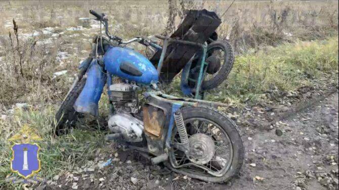 В Ульяновской области «Лада» врезалась в стоявший на дороге мотоцикл, погиб мотоциклист