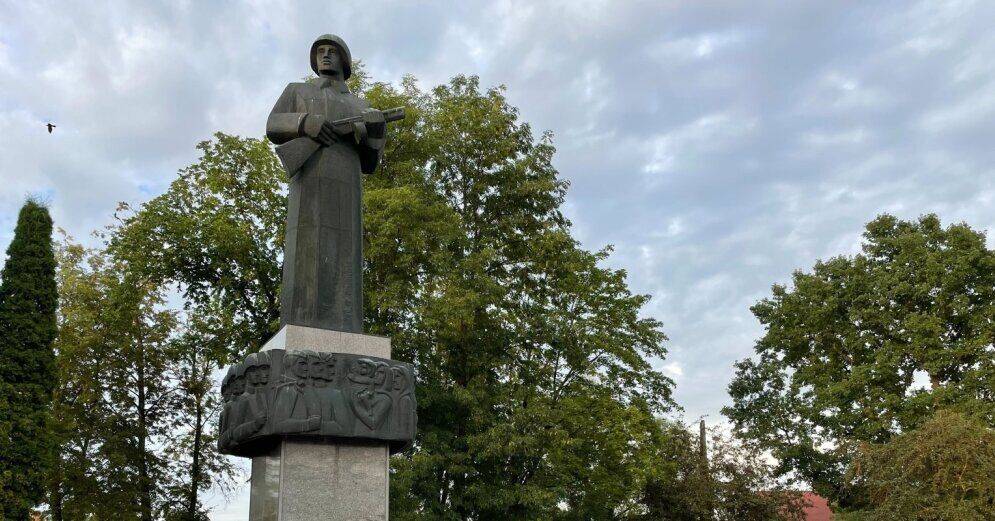 ВИДЕО: В Резекне начались работы по демонтажу памятника "Алеше"