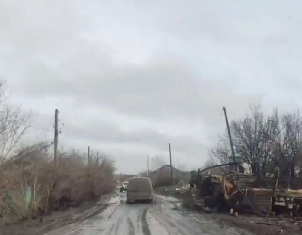 Патрульні показали, як доставляють гуманітарну допомогу у звільнені села Луганщини (відео)