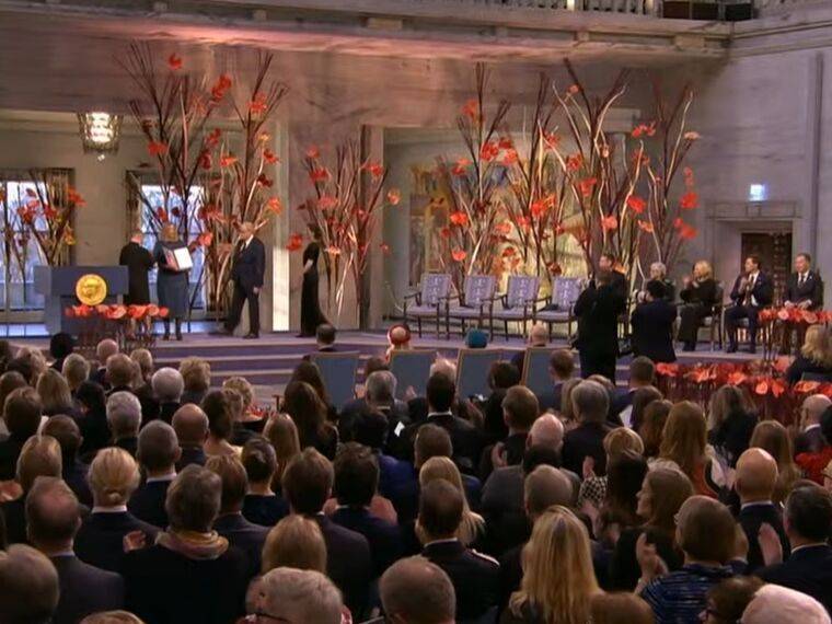 В Осло проходит церемония вручения Нобелевской премии мира, среди лауреатов – украинская организация. Трансляция