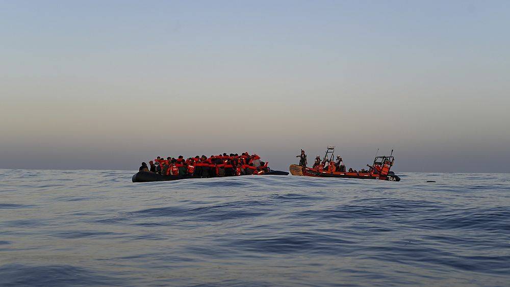 Италия приняла два судна с нелегальными мигрантами