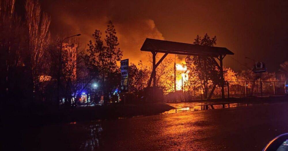 В Мелитополе прозвучало более десяти взрывов: горят базы оккупантов (видео)