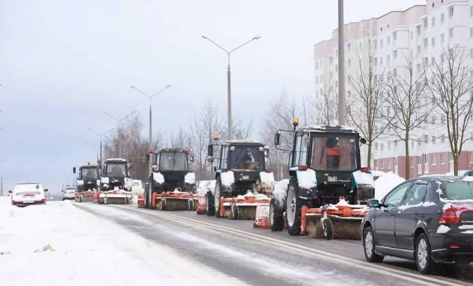 Испытание непогодой. На выходных в Гродно около 80 единиц техники были задействованы в уборке снега