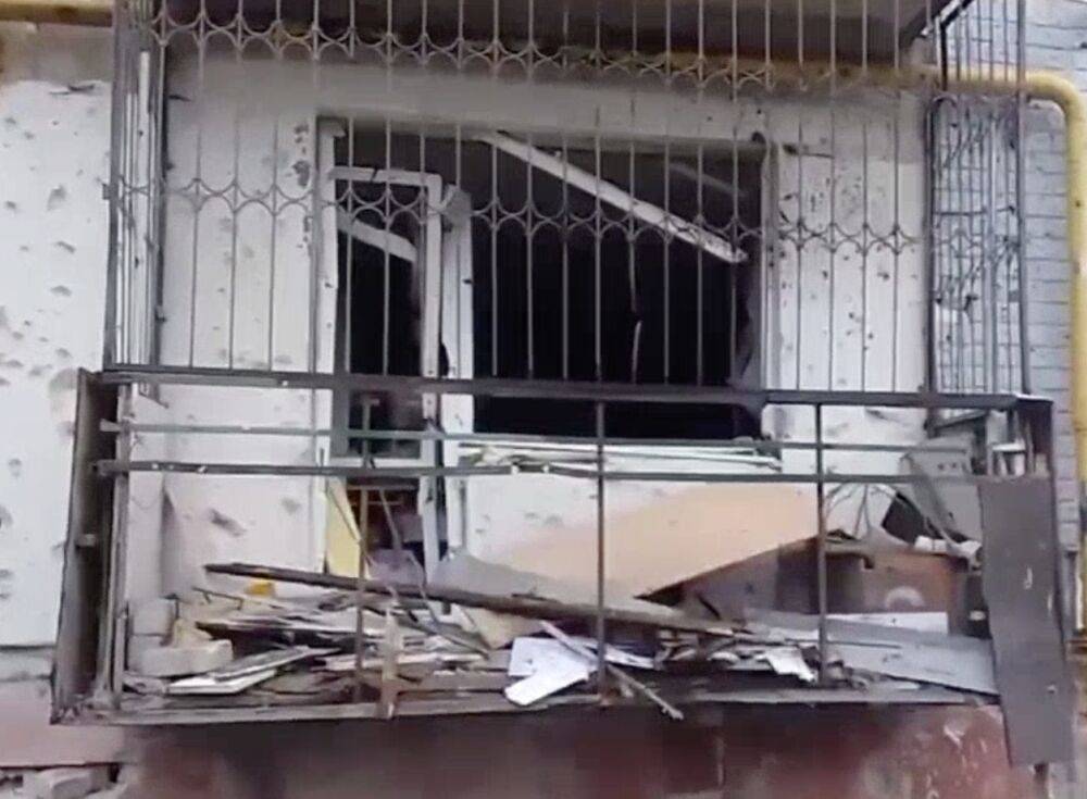 "Прильоти" у Лисичанську: у мережі показали постраждалий будинок та інші наслідки (відео)