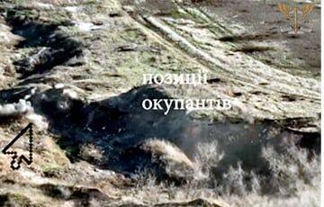 Украинские десантники показали штурм российских позиций под Бахмутом