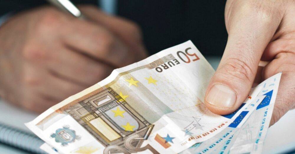 Украинцам в Испании начнут выплачивать финансовую помощь: кто сможет оформить пособие