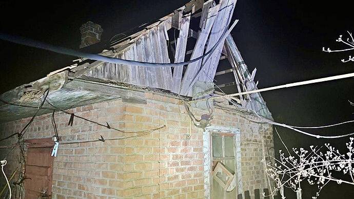 Оккупанты снова выпустили 40 снарядов по Никопольщине: повреждены дома и газопровод