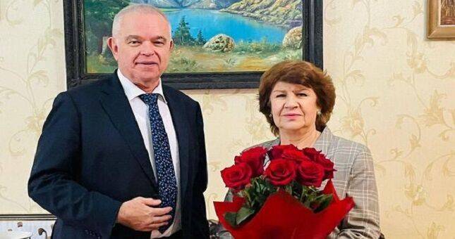 Посол России поздравил знаменитую Гулрухсор Сафиеву с юбилеем