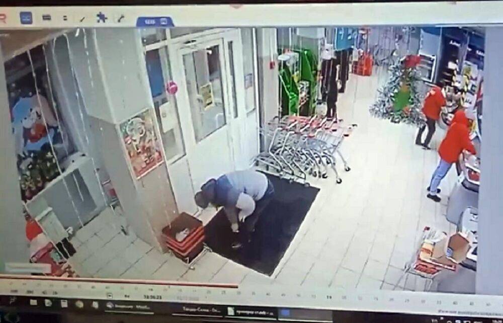 В Бежецке покупатель, потерявший в магазине 5-тысячную купюру, ищет ее нового обладателя