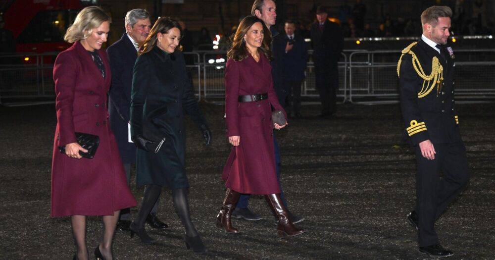 Женщины британской королевской семьи пришли на рождественский концерт в одинаковых пальто
