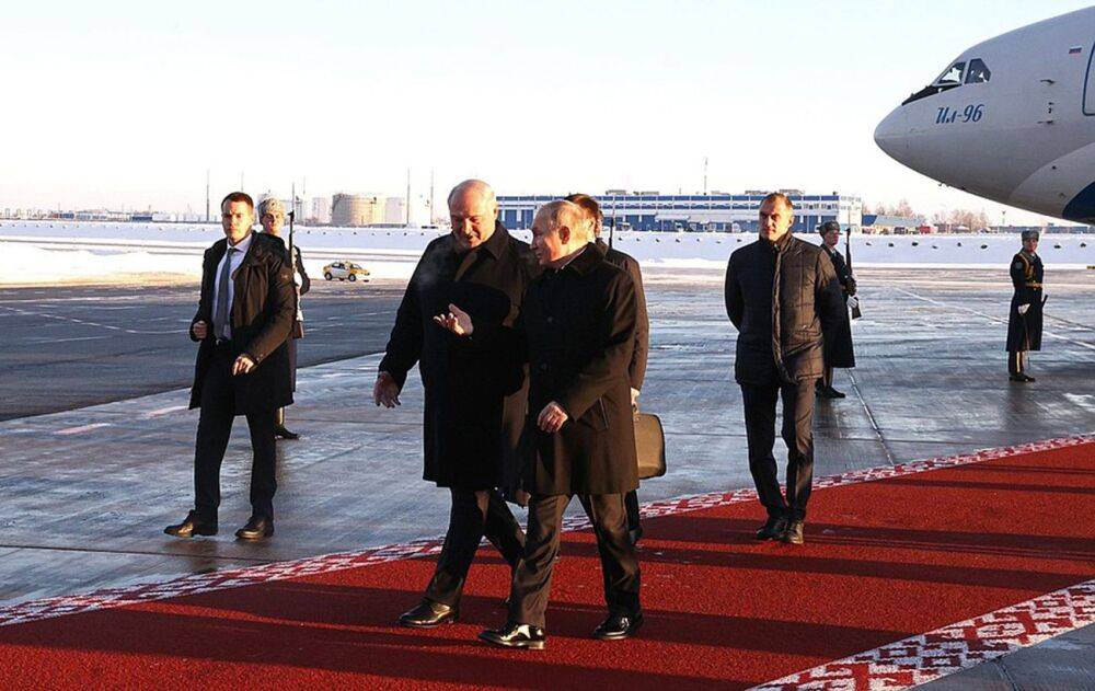 Зустріч диктаторів. Чому Путін приїхав до Лукашенка: деталі візиту