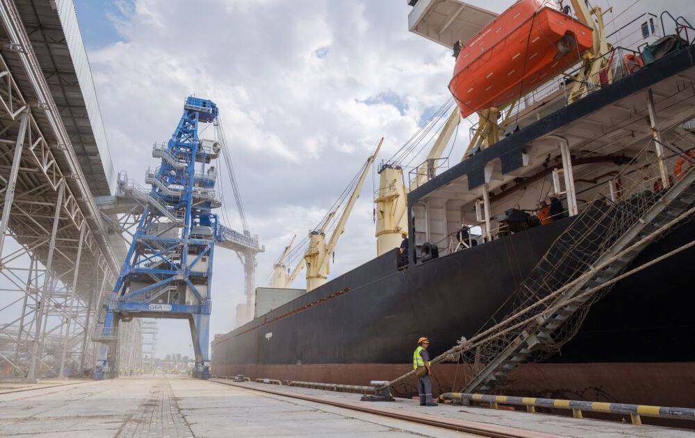 Україна готує до відправки третє судно з гуманітарним вантажем пшениці до Африки