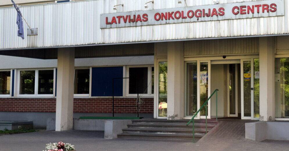 Из Латвийского онкологического центра грозится уйти руководитель клиники. Вслед за тремя врачами