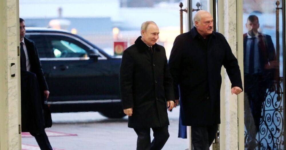 "Тревожит роль Беларуси в войне": у Байдена оценили переговоры Путина и Лукашенко