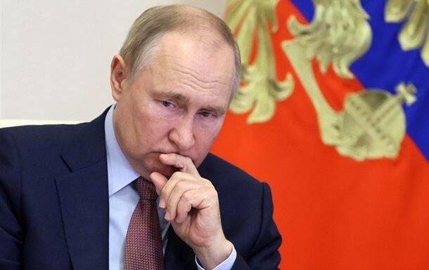 Путин призвал "оперативно выявлять предателей, шпионов и диверсантов"