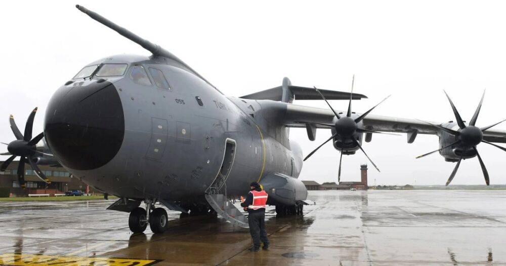 Стояли в Борисполе с 24 февраля: в Турцию вернулись военные самолеты из Украины (видео)