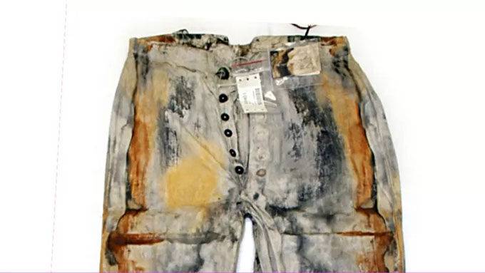 У США продали джинси за 114 тисяч доларів. Що з ними не так