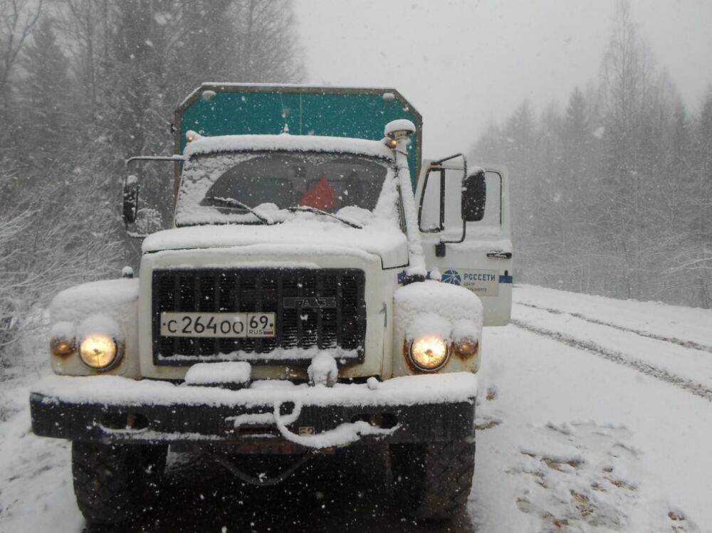 «Тверьэнерго» работает в режиме полной мобилизации из-за надвигающегося на Тверскую область ледяного дождя