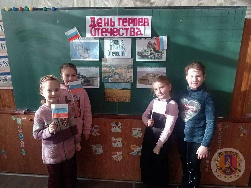 "Розмови про важливе": як окупанти дурять голови дітям у Лисичанську (фото)