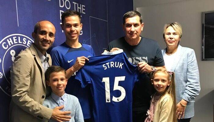 15-летний украинец Иван Струк подписал профессиональный контракт с Челси