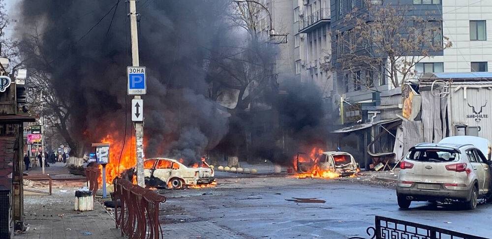 Російські окупанти обстріляли центр Херсона: щонайменше 5 загиблих, 20 поранених