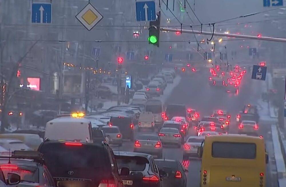 Техосмотр, растаможка по-новому и "фантомные" патрули: что ждет водителей в Украине в 2023 году