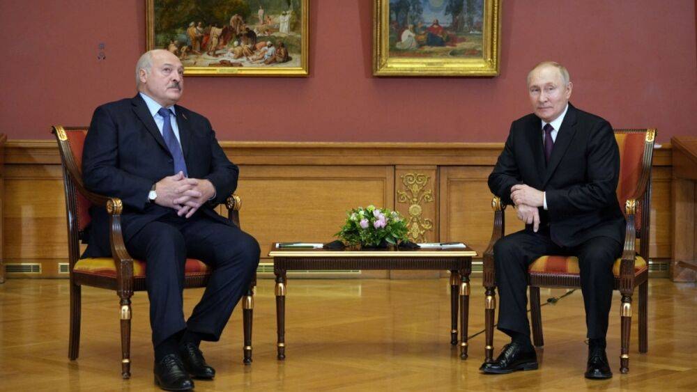 Путин и Лукашенко пообщались под картинами в Русском музее