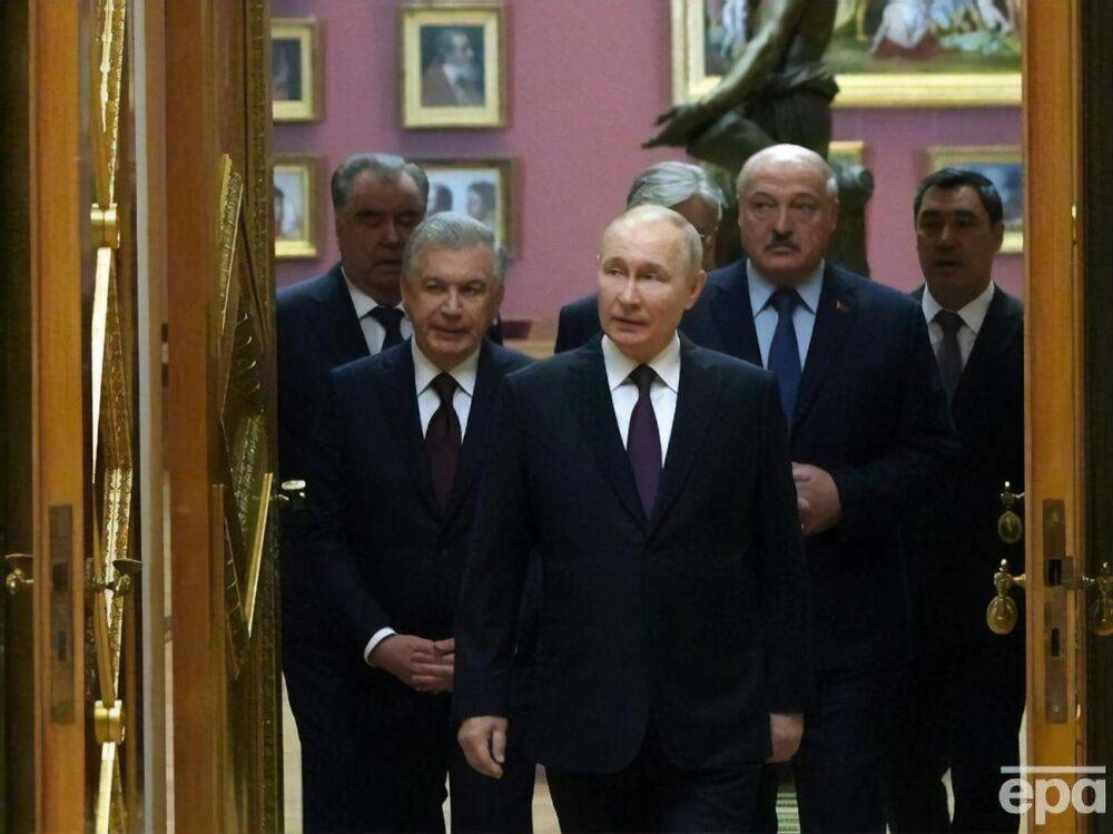 "Ожидание: "Путин – Саурон". Реальность: "А король-то – Голлум". Соцсети отреагировали мемами на "кольца власти", которые получили участники саммита СНГ