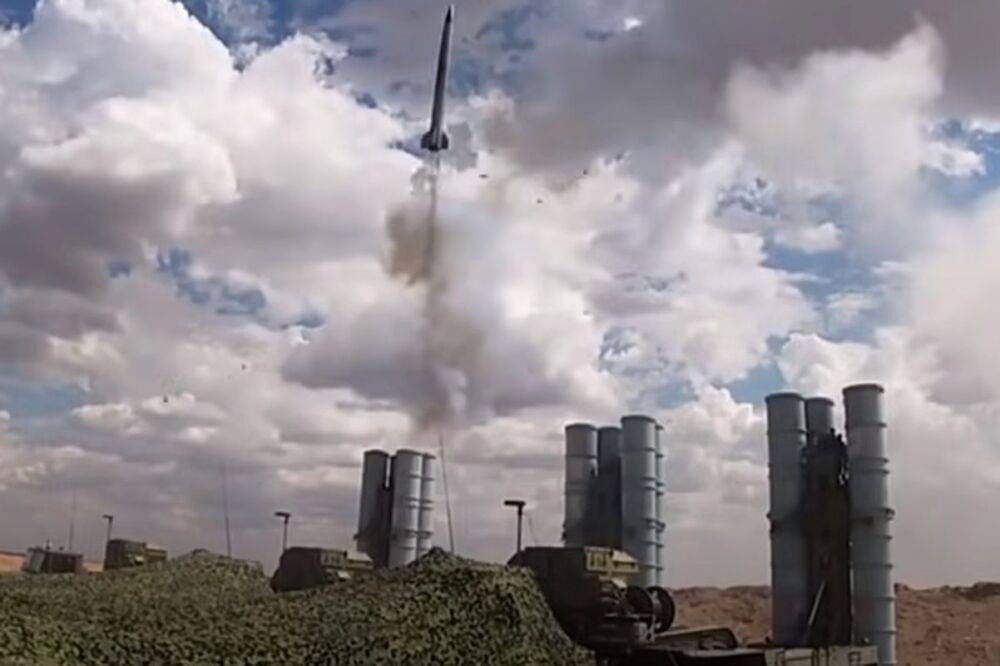 А вот и Беларуси прилетело от орков: в Брестской области упала ракета. Фото