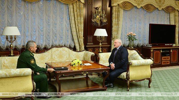 Лукашенко на встрече с Шойгу пугает войной до последнего "не то украинца, не то поляка"