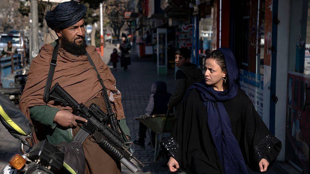 ООН призвала талибов разрешить женщинам работать в НПО