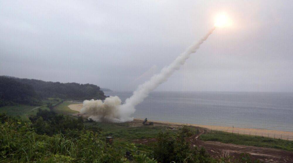 Северная Корея запустила баллистические ракеты в сторону Восточного моря