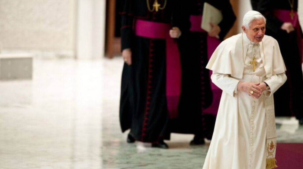 В результате тяжелой болезни скончался Папа Римский Бенедикт XVI