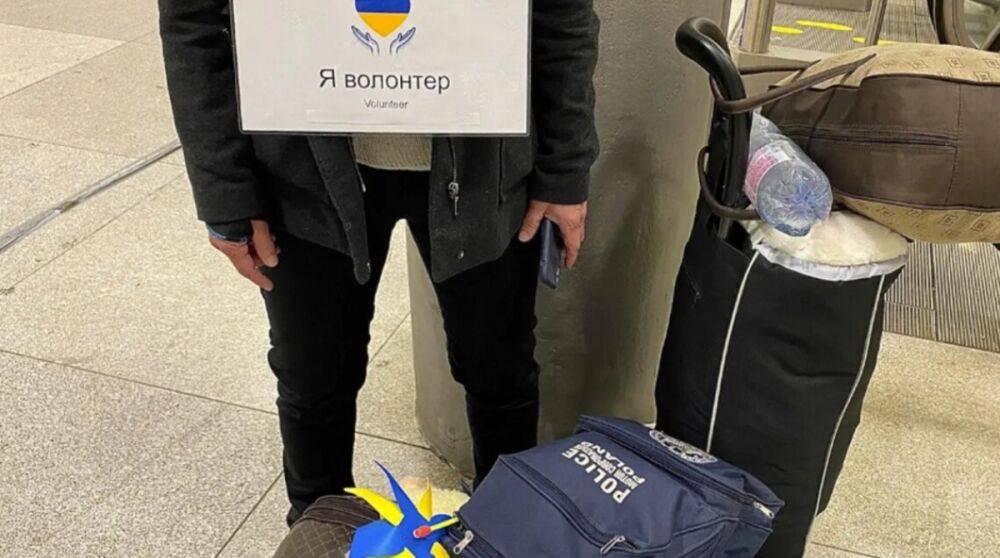 «Бок о бок с защитниками»: Резников и Залужный поздравили украинских волонтеров