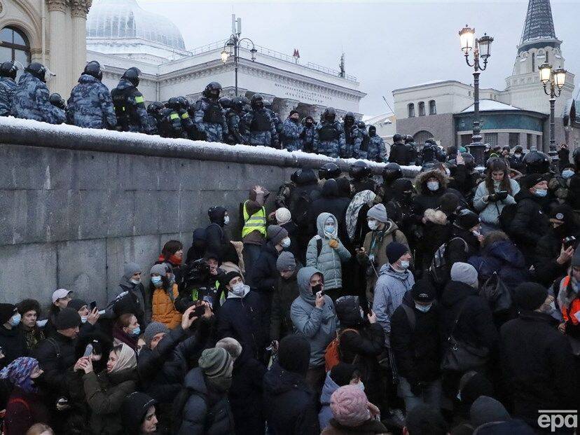 В РФ запретили проводить митинги в вузах, церквях и возле органов власти