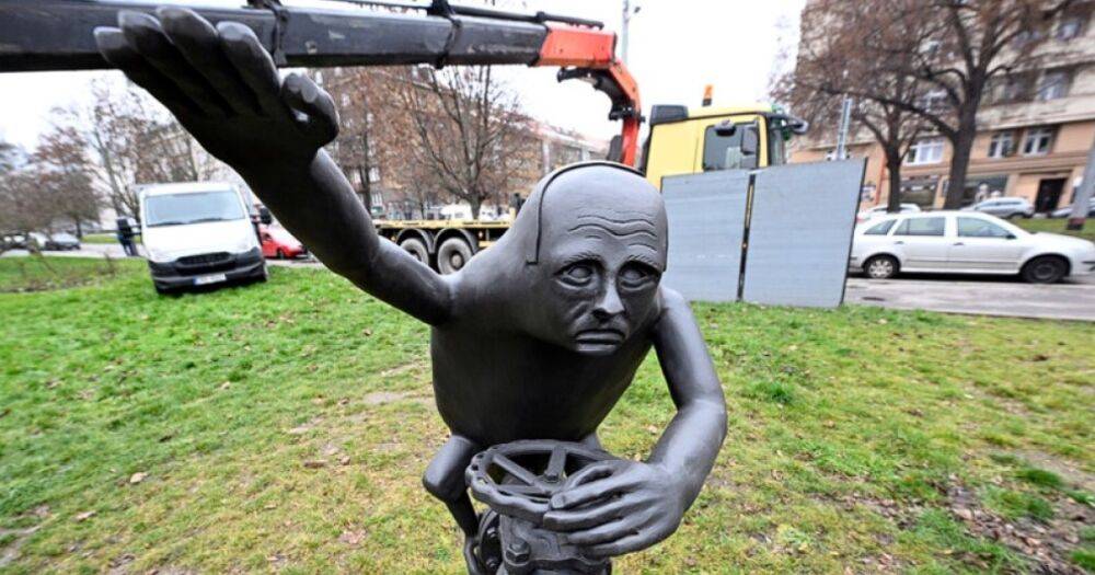 Гоблин с газовым краном: в Праге установили памятник Владимиру Путину (фото)