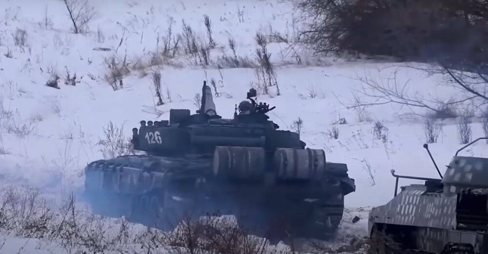 Украинские защитники "затрофеили" новейший вражеский танк, кадры: "Охотно поставляют нам оружие"