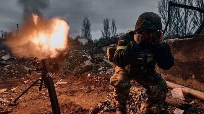На Луганщине тяжелые бои, оккупанты бросают в бой мобилизованных и зеков - ОВА