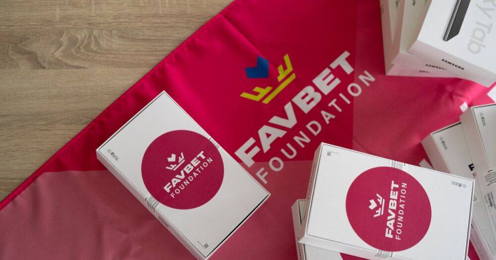 Favbet Foundation подарил технику для обучения детскому центру "Источник"