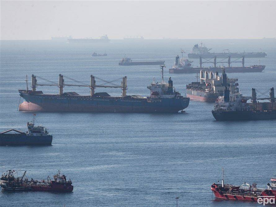 Из-за вступивших в силу санкций вокруг пролива Босфор образовалась пробка из танкеров с российской нефтью – СМИ