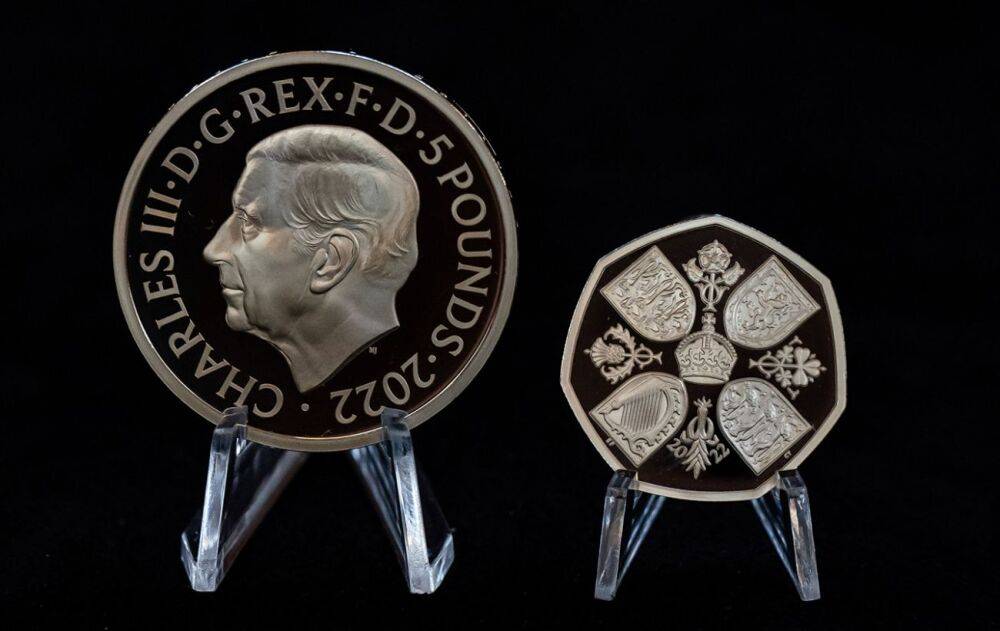 Нова ера: у Британії випустили в обіг перші монети із Чарльзом III